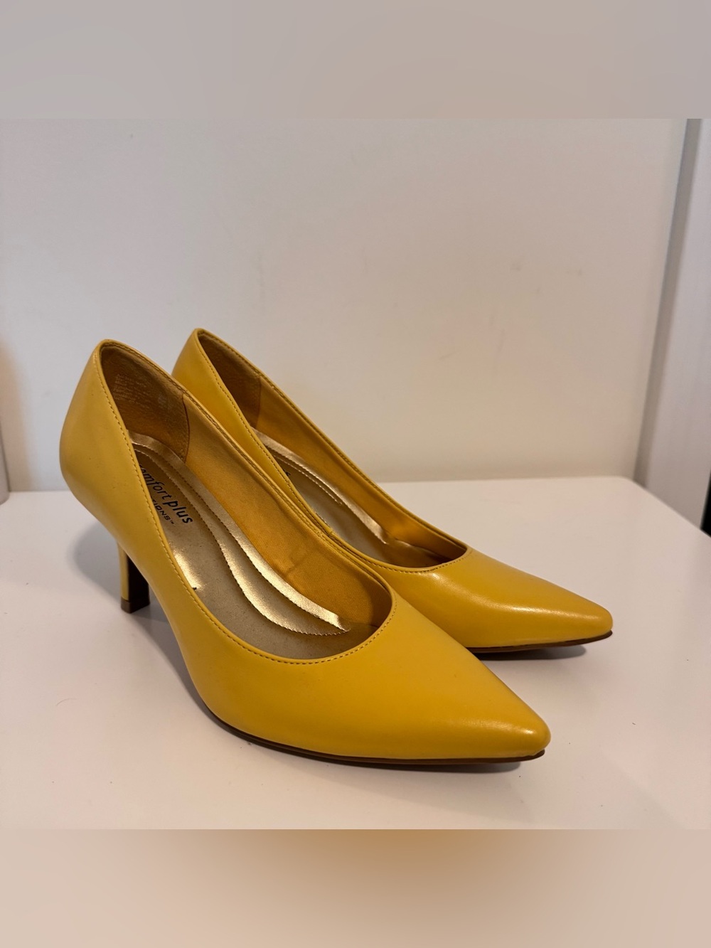 comfort plus by Predictions Yellow Pointed-Toe Pumps